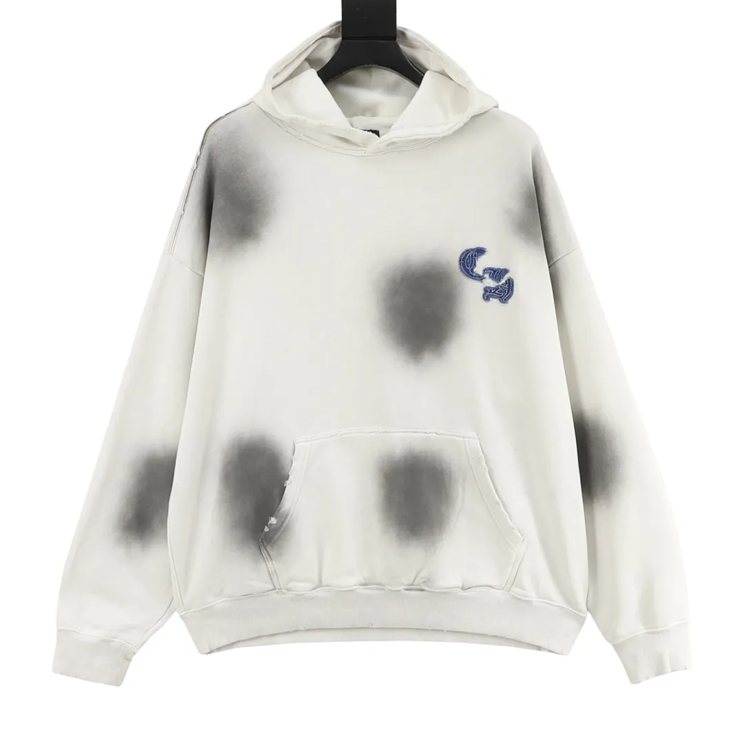 🅿️620 Chrome Hearts/Chrome Hearts Heavy-duty washed horseshoe Sanskrit denim patch embroidered hooded sweatshirt. Made of double-strand double yarn 430g pure cotton sweatshirt fabric. The fabric is woven with double-strand twists. It is 40% stronger than single-strand yarn and forms a three-dimensional texture similar to the texture of tripe. It not only maintains the moisture absorption and breathability of pure cotton, but also achieves softness and non-collapse through double-strand thickening. Laser burning patch embroidery. Frayed process Micro-label patch on the chest Large logo horseshoe pattern on the back Heavy-duty laser burnt three-dimensional patch embroidery design Washed and frayed The overall garment presents a lazy style Whether it is daily outings or sports and fitness, you can show your trendy attitude and become the focus of the street All three logos OS loose fit Color: washed black, washed white Size: S-XL